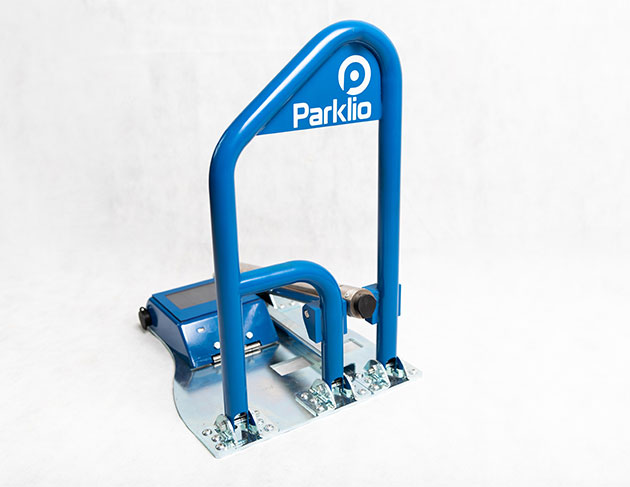 Parklio™ barrier model X with solar panel, safety pin and auto close